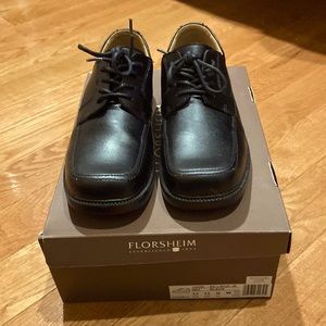 Boys stylish Florsheim dress shoes in great condition.  Comfortable rubber sole.